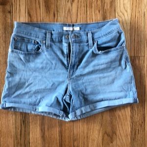 Mid length Levi shorts